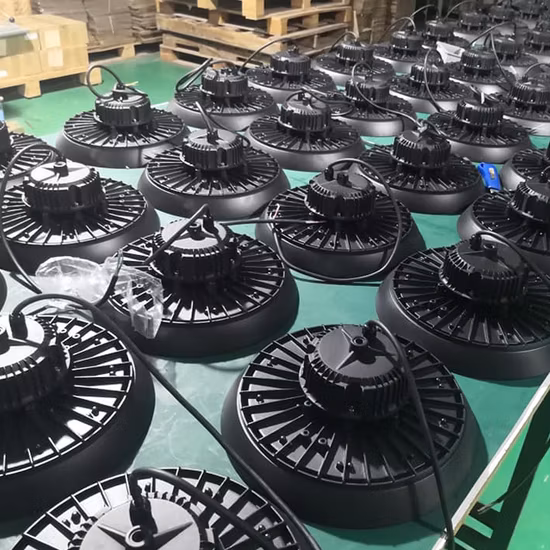 210lm/W Tienda tenue Gimnasio Pista deportiva Fábrica Taller Sensor Iluminación LED industrial Lámpara de bahía baja 300W 250W 100W 150W 200W LED UFO Luz de bahía alta para almacén